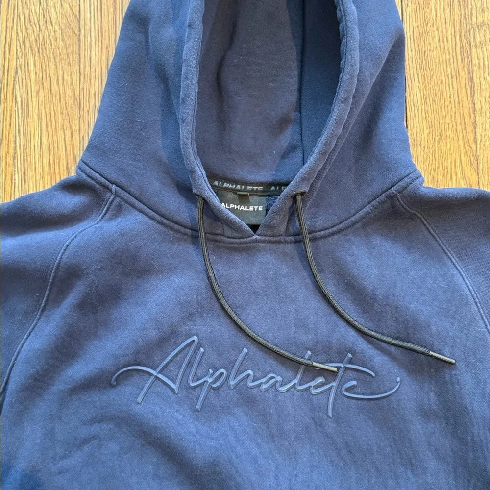 Alphalete Cropped Hoodie – Size Medium - Picture 3 of 5